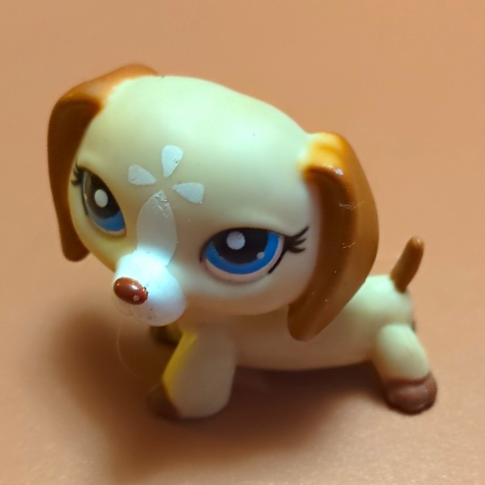 Littlest Pet Shop LPS Dachshund Dog Figure Blue Eyes Brown Ears